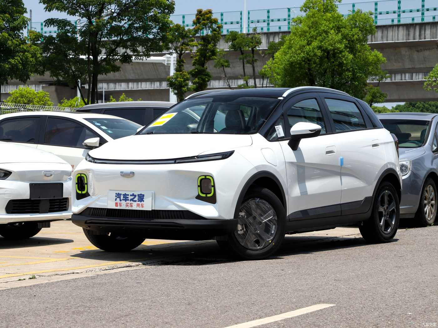Geely Goometry E 2024 — фото 1 из 11
