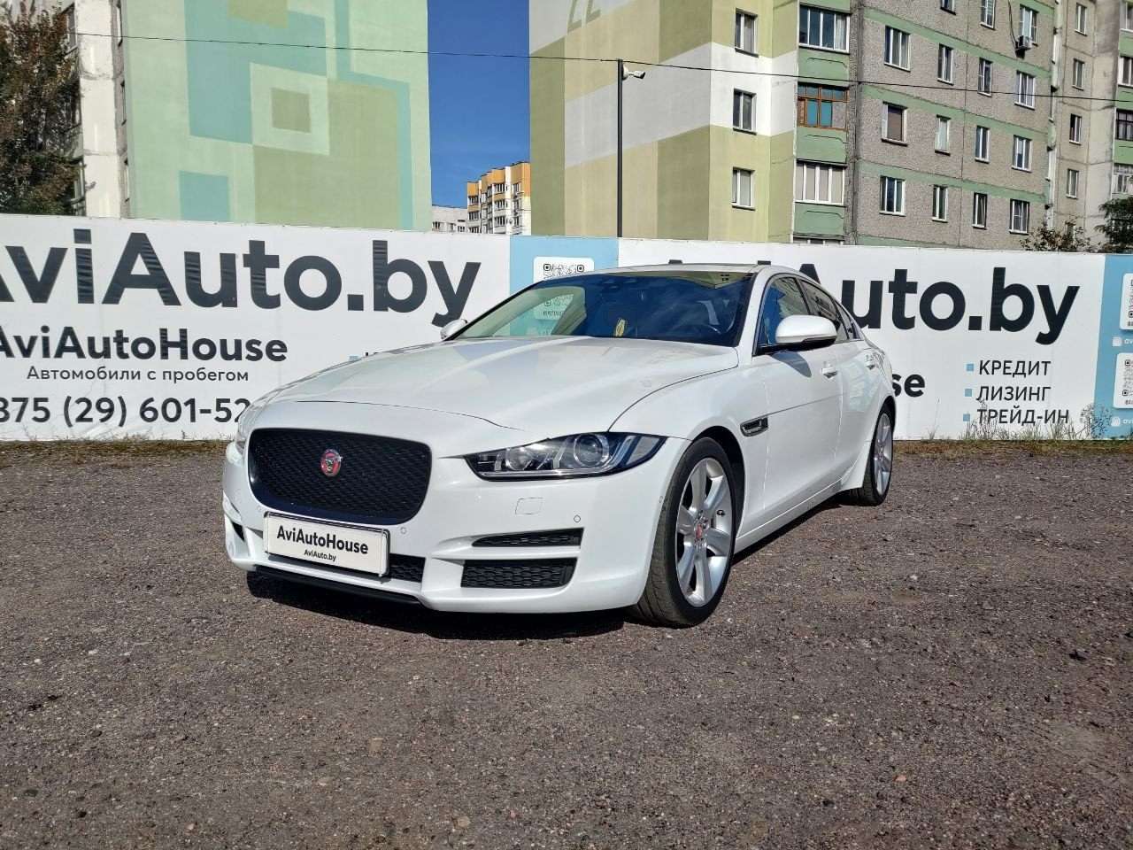 Jaguar XE 2016 — фото 1 из 16