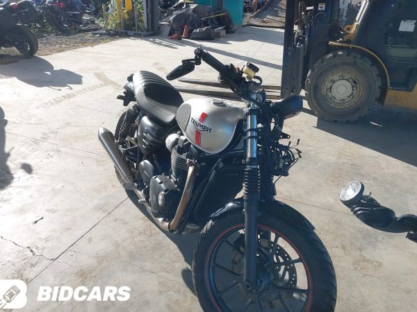 Triumph Street Twin