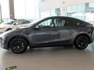 Tesla Model Y — фото 2 из 18