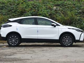 Geely Geometry M6 2022 — фото 7 из 20