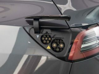 Tesla Model Y — фото 16 из 18