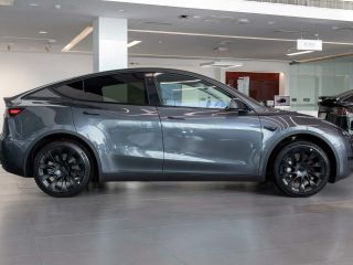 Tesla Model Y — фото 8 из 18