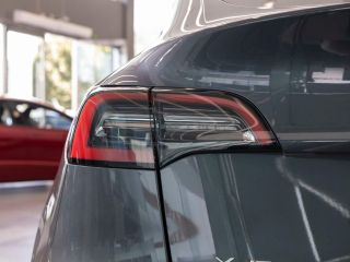 Tesla Model Y — фото 15 из 18