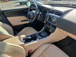 Jaguar XE 2016 — фото 9 из 16