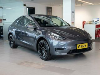 Tesla Model Y — фото 7 из 18