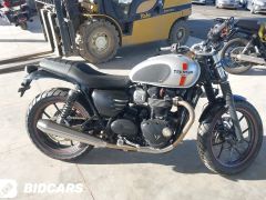Triumph Street Twin 2016 — фото 13 из 17