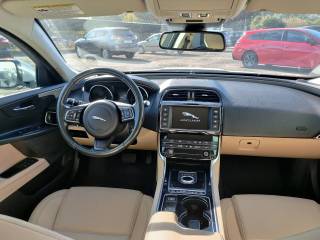 Jaguar XE 2016 — фото 13 из 16