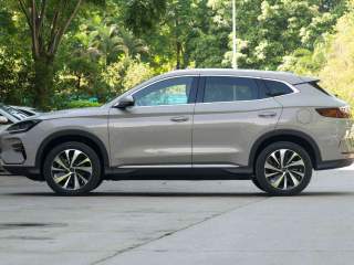 BYD Song PLUS EV 2023 — фото 16 из 20