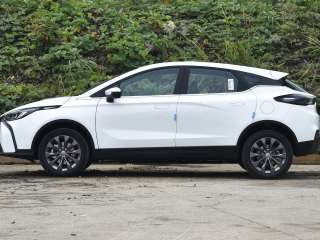 Geely Geometry M6 2022 — фото 2 из 20
