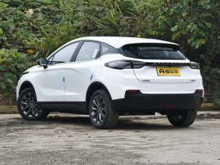 Geely Geometry M6 2022 — фото 3 из 20